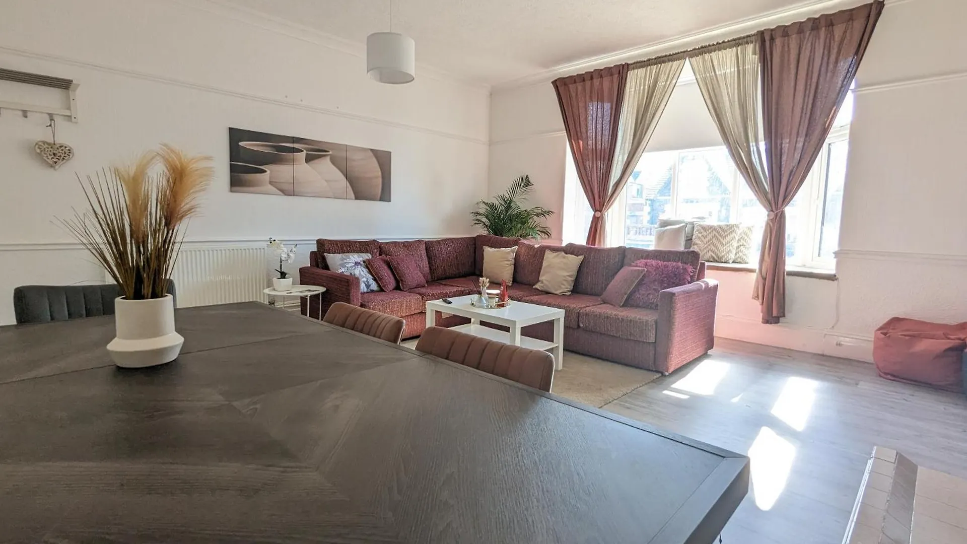 Beautiful 4 Bedroom Apartment - Sleeps 12 People Cardiff Storbritannien