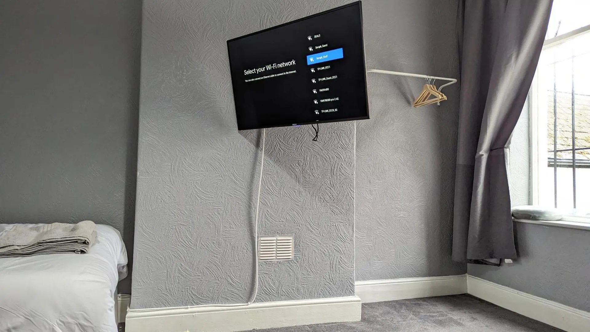 Beautiful 4 Bedroom Apartment - Sleeps 12 People Cardiff