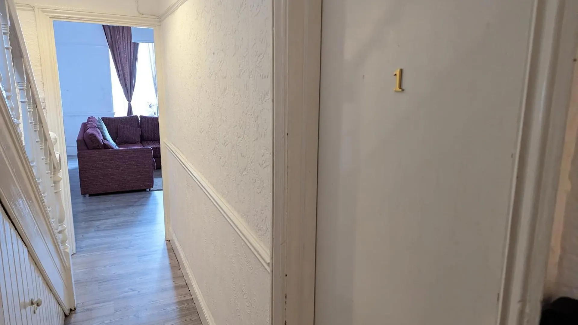 Beautiful 4 Bedroom Apartment - Sleeps 12 People Cardiff 0*,  Storbritannien