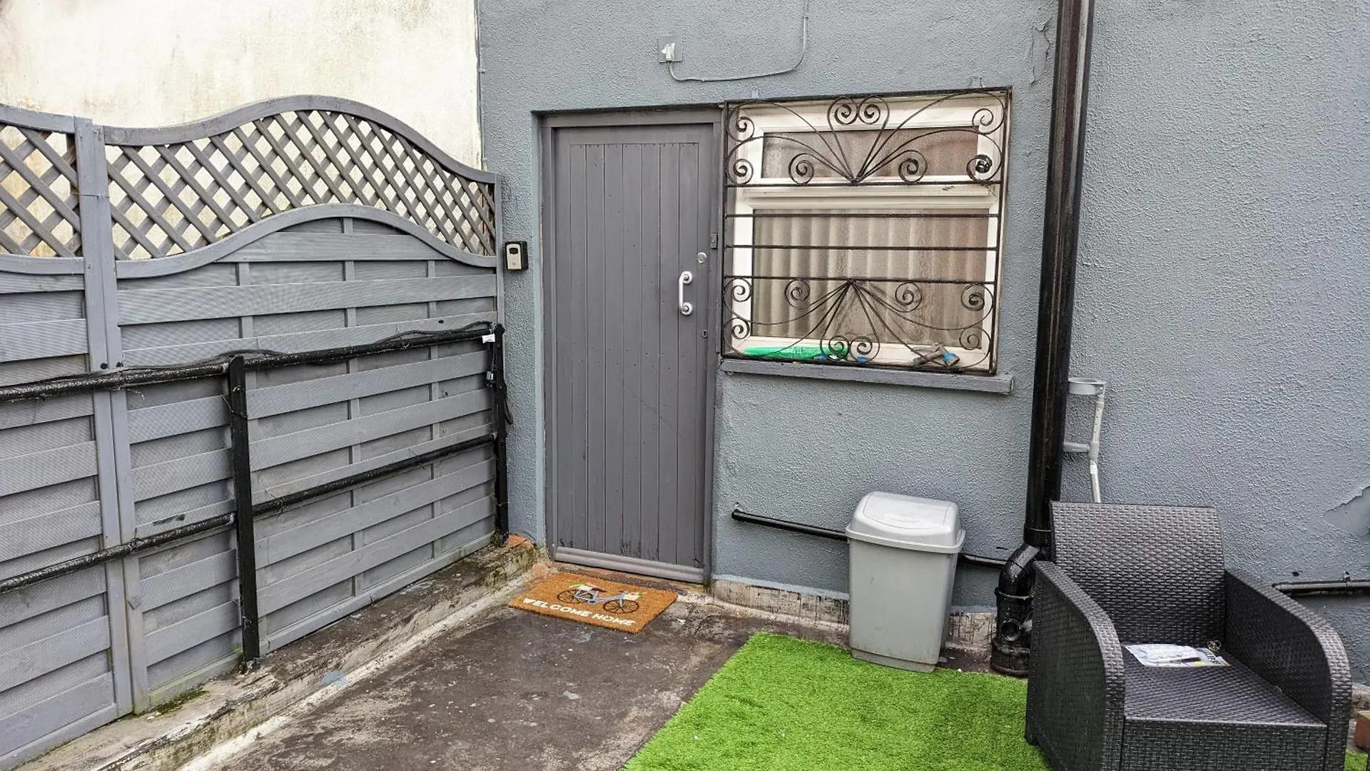 Beautiful 4 Bedroom Apartment - Sleeps 12 People Cardiff